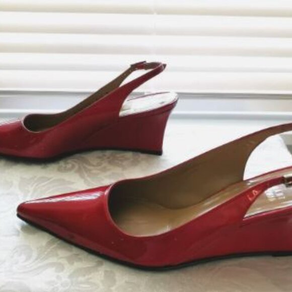 Fabulous "Lipstick Red" Stuart Weitzman wedge pump shoes 6.5 - Picture 4 of 11